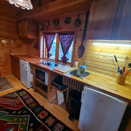 Planinska Kuca Ella * Jelik