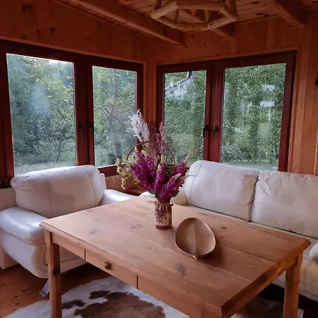 Planinska Kuca Ella Dağ evi *